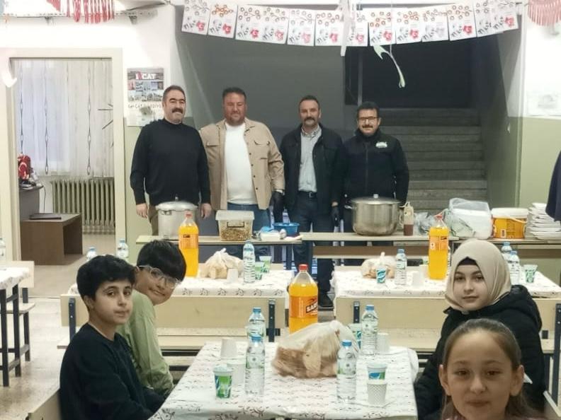 Alacaşar Şehit İdris Aksöz İmam Hatip Ortaokulu ve Çat İlkokulu’nda Birlik ve Kardeşlik İftarı